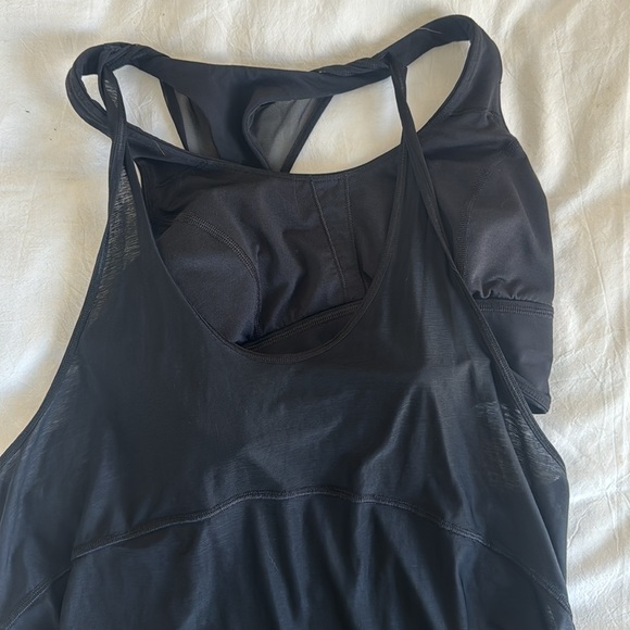 Lululemon workout top with built-in padded bra - Picture 2 of 4